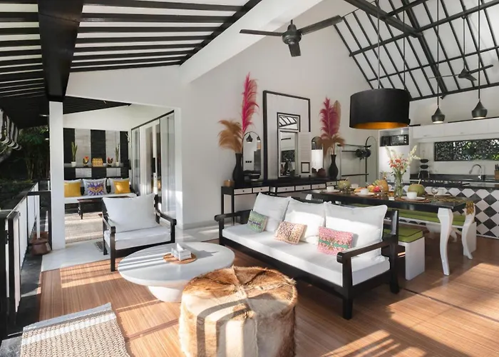 Lepak By The River In Villa Ubud